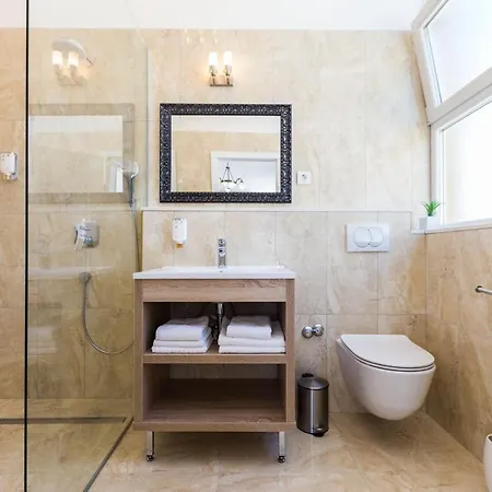 Giardin Exclusive And 扎达尔